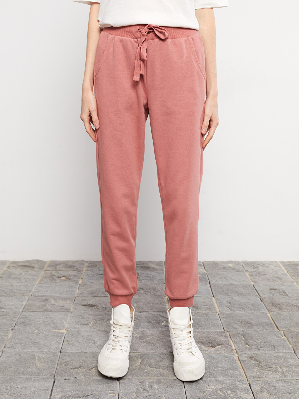 Elastic Waist Regular Pocket Detailed Women's Jogger Sweatpants-3