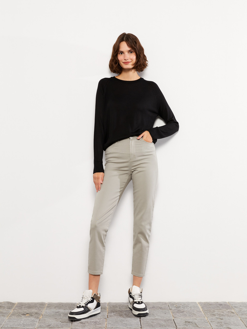 Normal Waist Slim Fit Straight Pocket Detailed Gabardine Women's Trousers