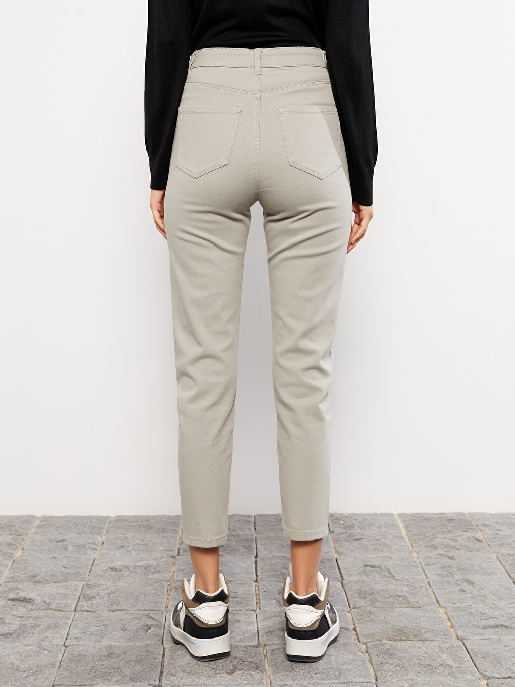 Normal Waist Slim Fit Straight Pocket Detailed Gabardine Women's Trousers-4
