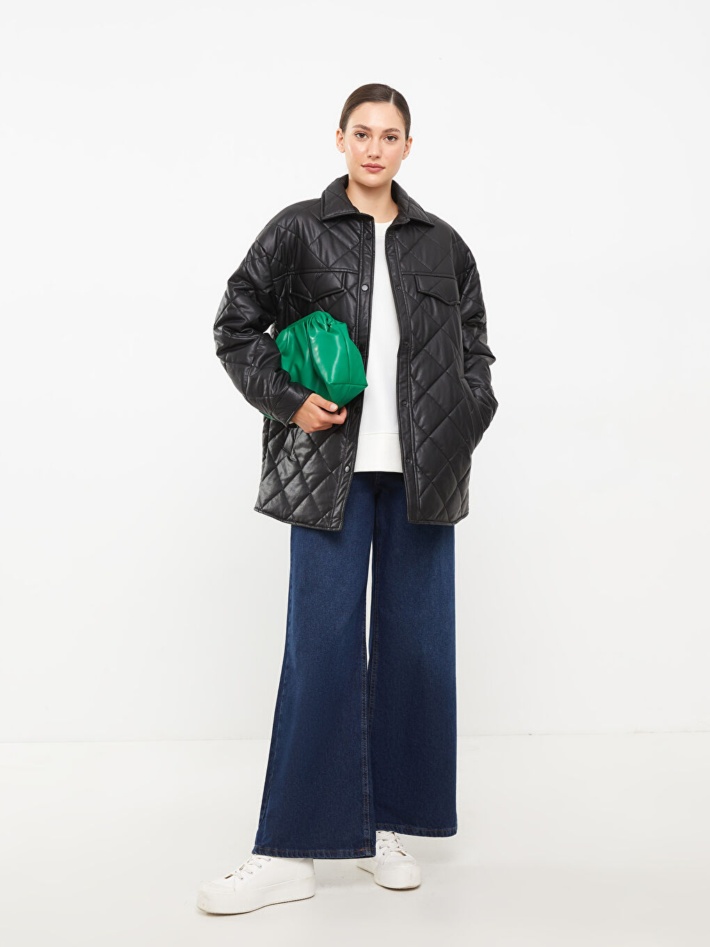 Geacă din piele ecologică matlasată cu mânecă lungă și guler de cămașă pentru femei