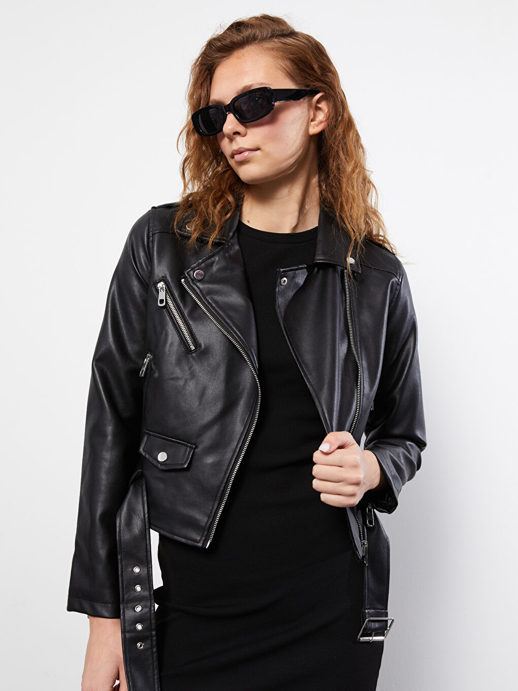 Siyah Kadın Biker Yaka Düz Deri Görünümlü Mont-1