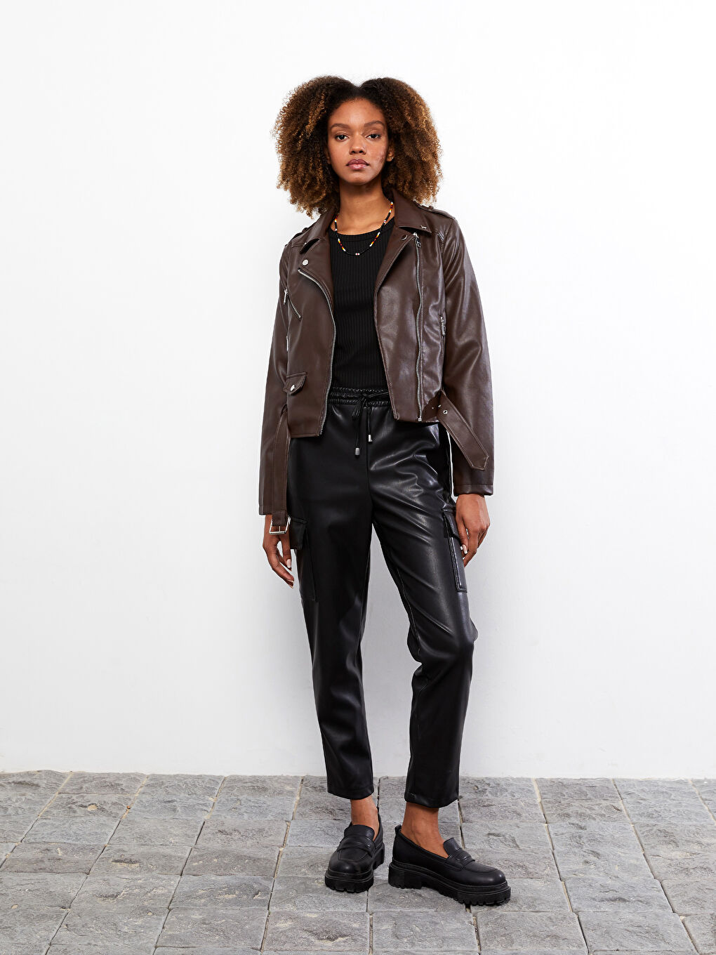 Kahverengi Kadın Biker Yaka Düz Deri Görünümlü Mont