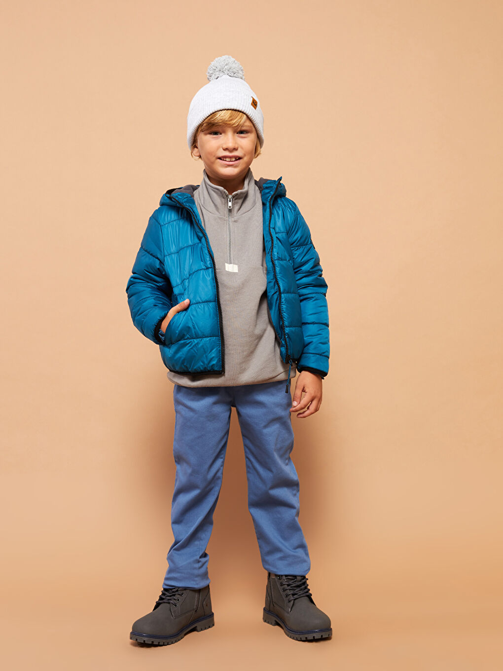 Базовый пуховик с капюшоном для мальчика-1