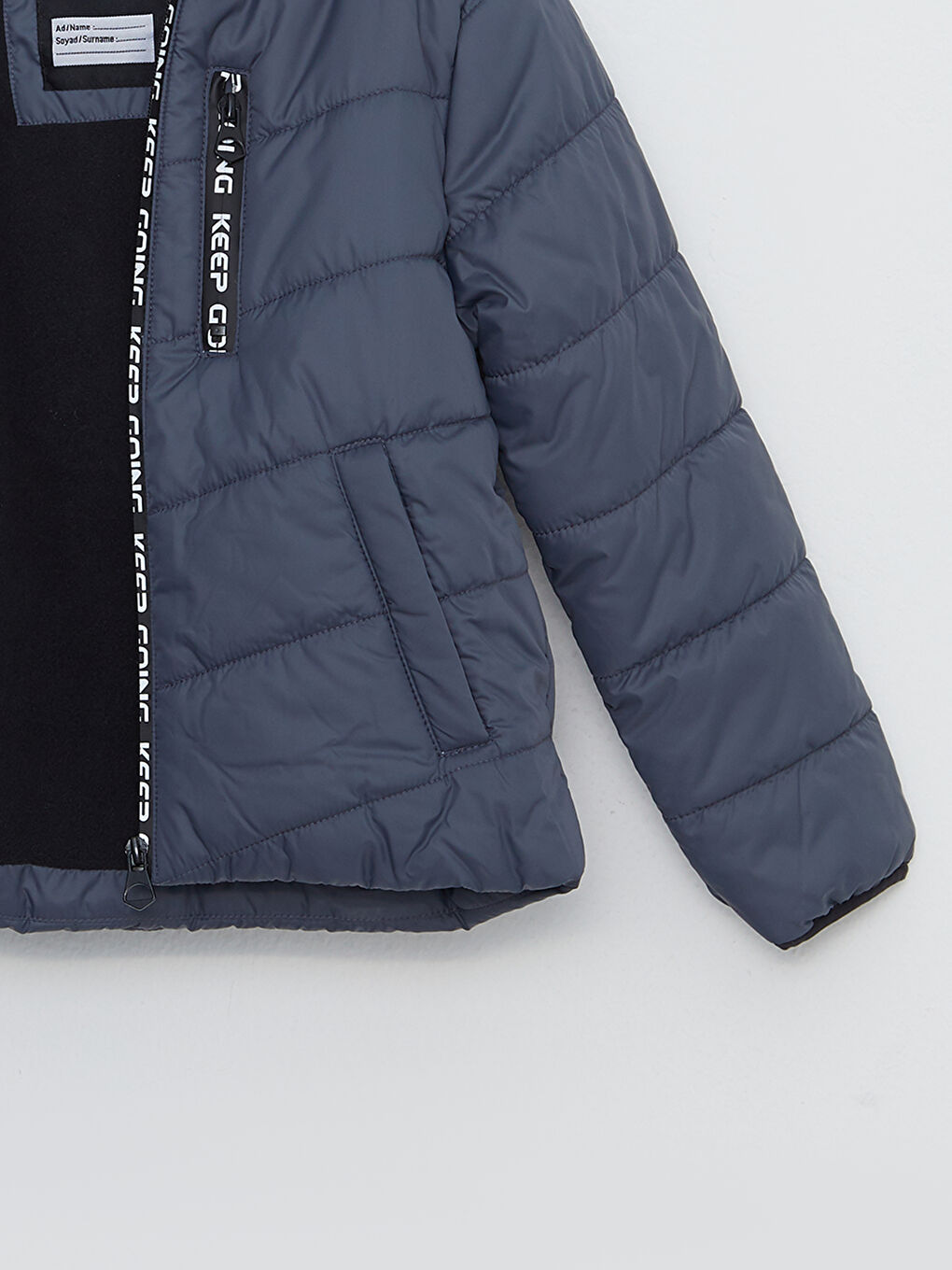 Принтті капюшонды ұлдарға арналған пуховик-2