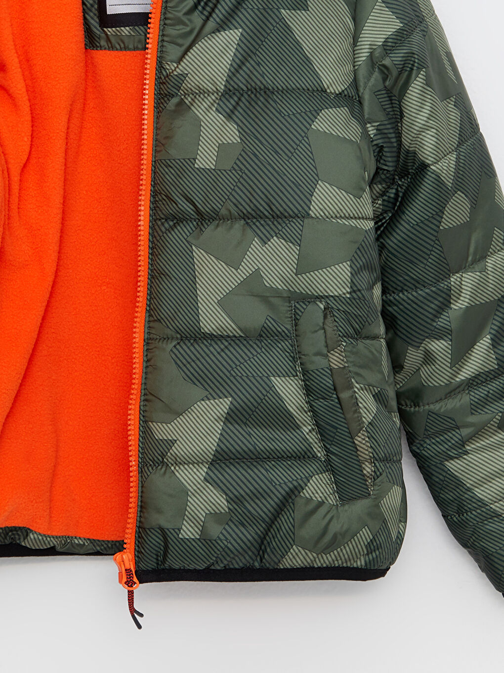 Haki Kapüşonlu Kamuflaj Desenli Erkek Çocuk Şişme Mont-1