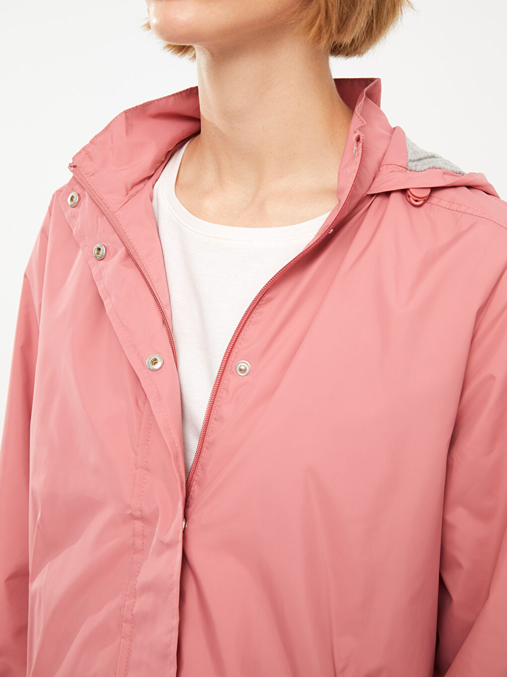 Женский однотонный дождевик с капюшоном-4