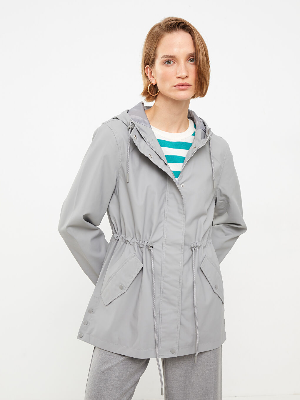 Gri Kadın Kapüşonlu Düz Yağmurluk-1