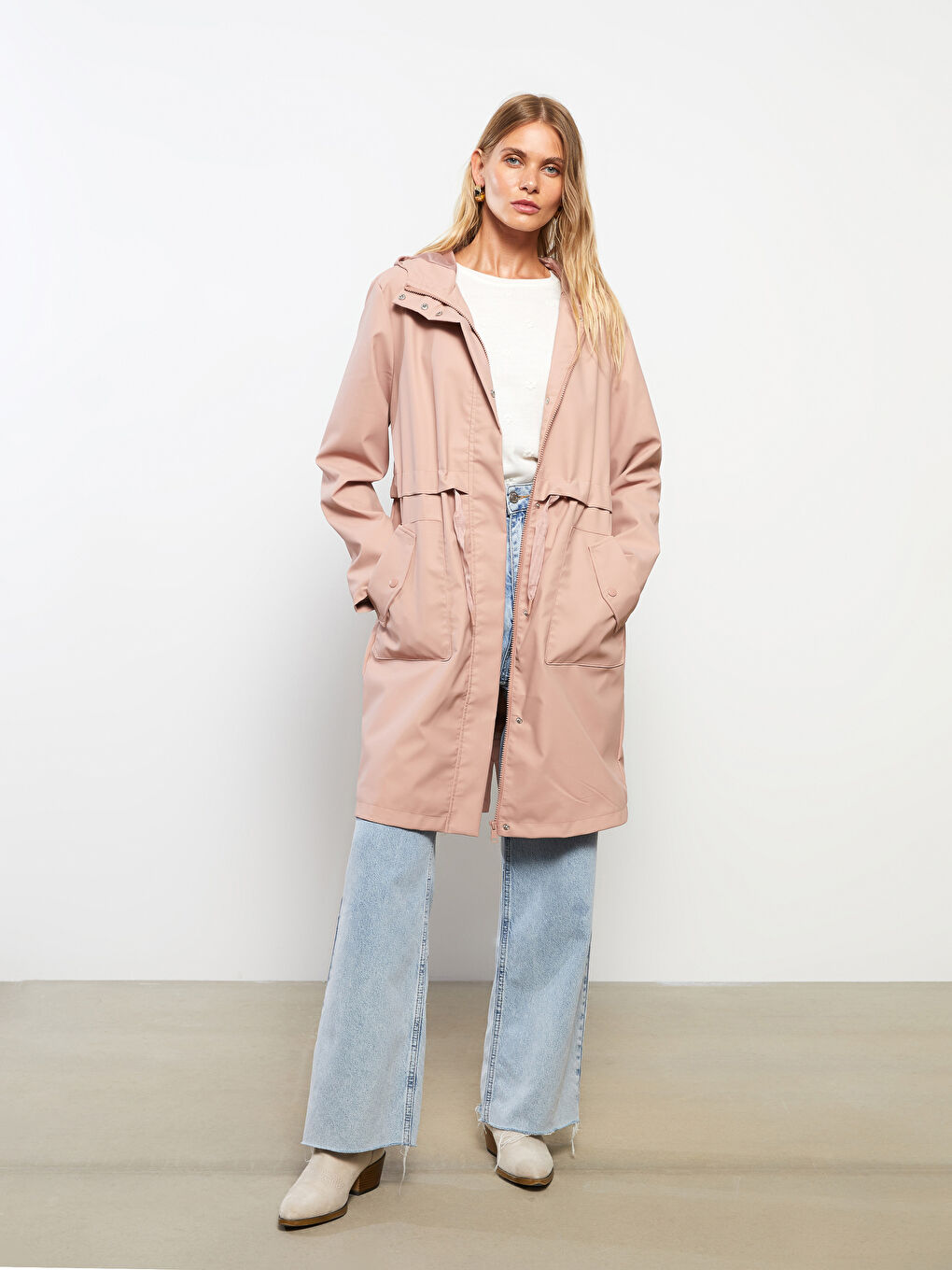Женский однотонный дождевик с капюшоном