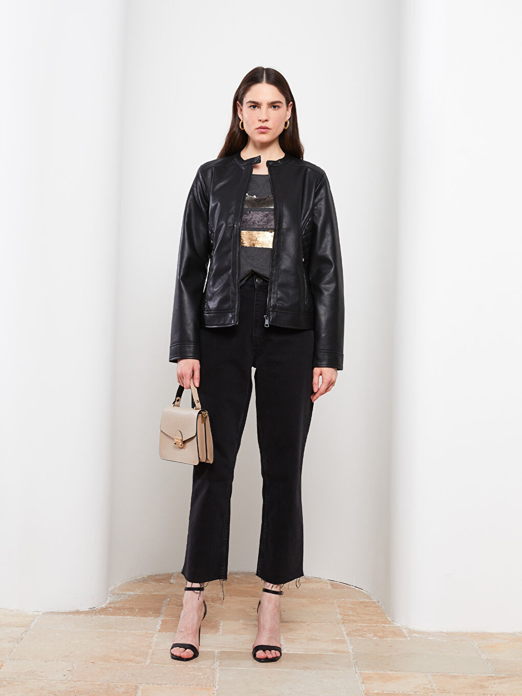 Siyah Bisiklet Yaka Düz Uzun Kollu Kadın Deri Görünümlü Mont