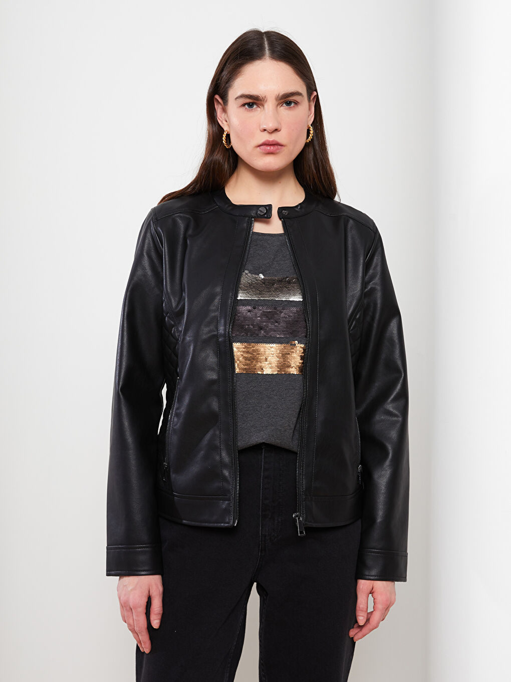 Siyah Bisiklet Yaka Düz Uzun Kollu Kadın Deri Görünümlü Mont-3