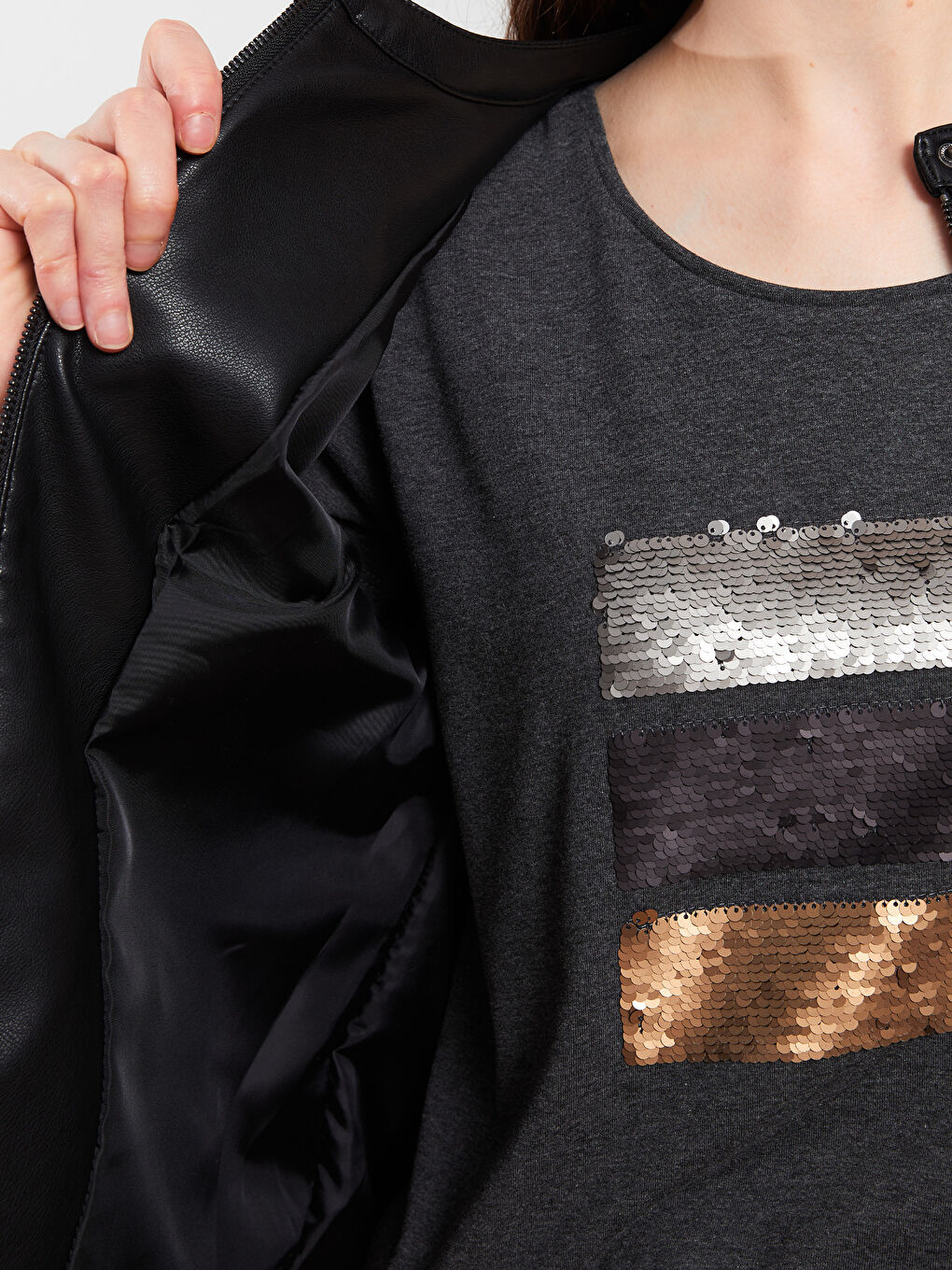 Siyah Bisiklet Yaka Düz Uzun Kollu Kadın Deri Görünümlü Mont-4