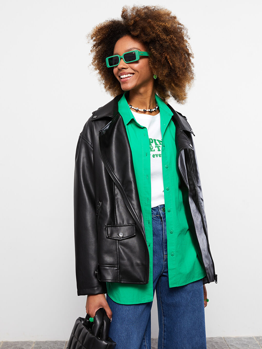 Siyah Kadın Biker Yaka Düz Deri Görünümlü Mont-1