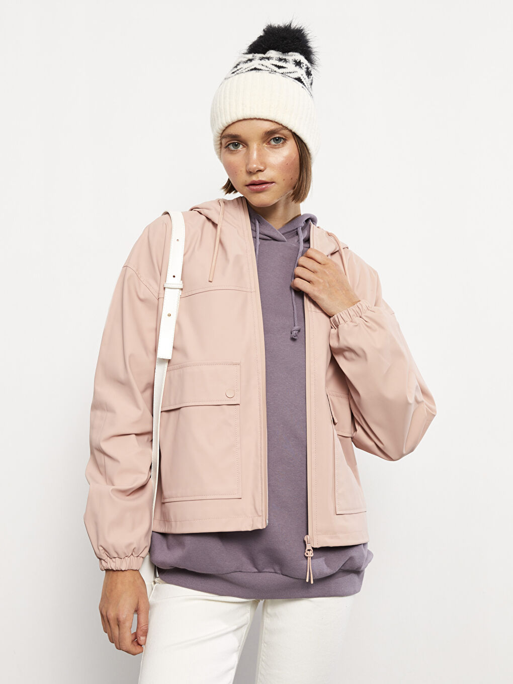 Женский однотонный дождевик с капюшоном-1