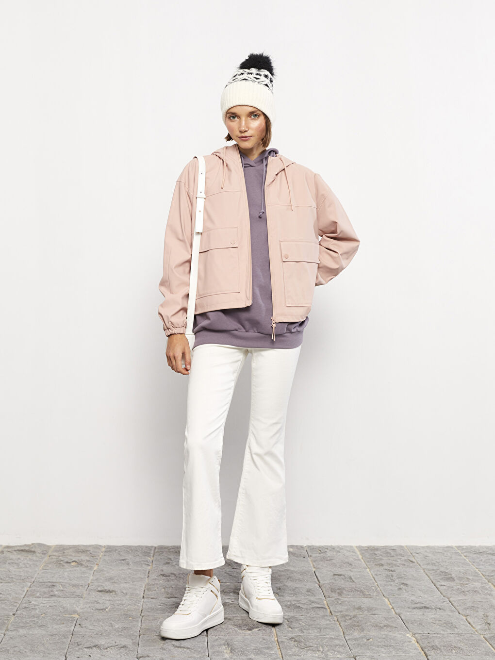 Женский однотонный дождевик с капюшоном-2