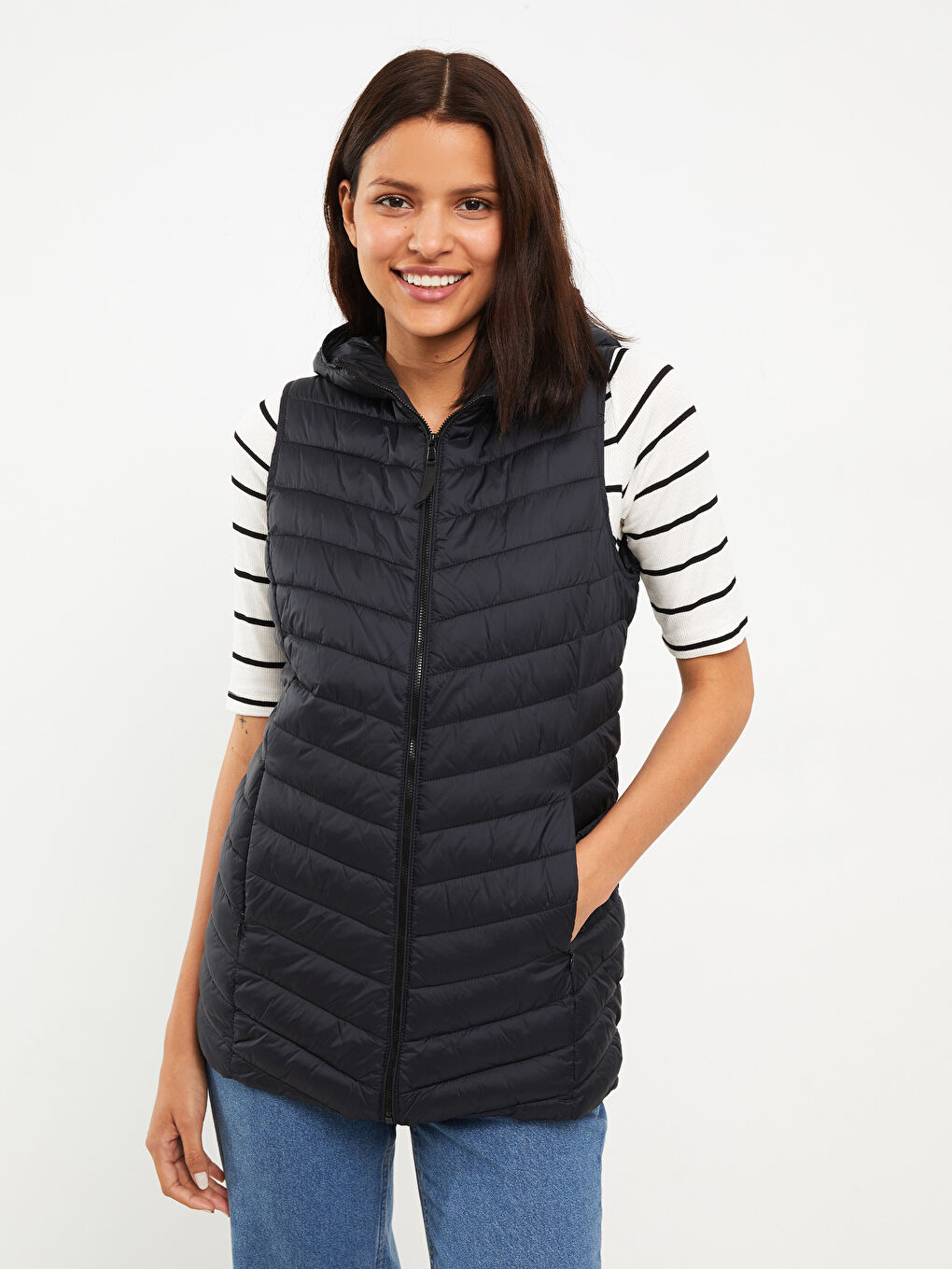 Siyah Kadın Kapüşonlu Düz Şişme Yelek