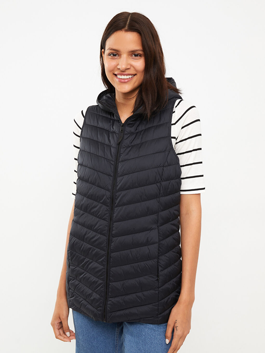 Siyah Kadın Kapüşonlu Düz Şişme Yelek-2