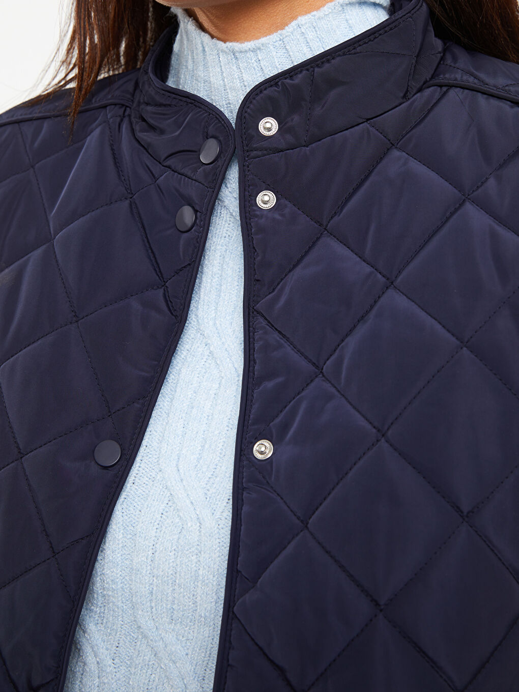 Lacivert Dik Yaka Kapitone Desenli Uzun Kollu Kadın Şişme Mont-3