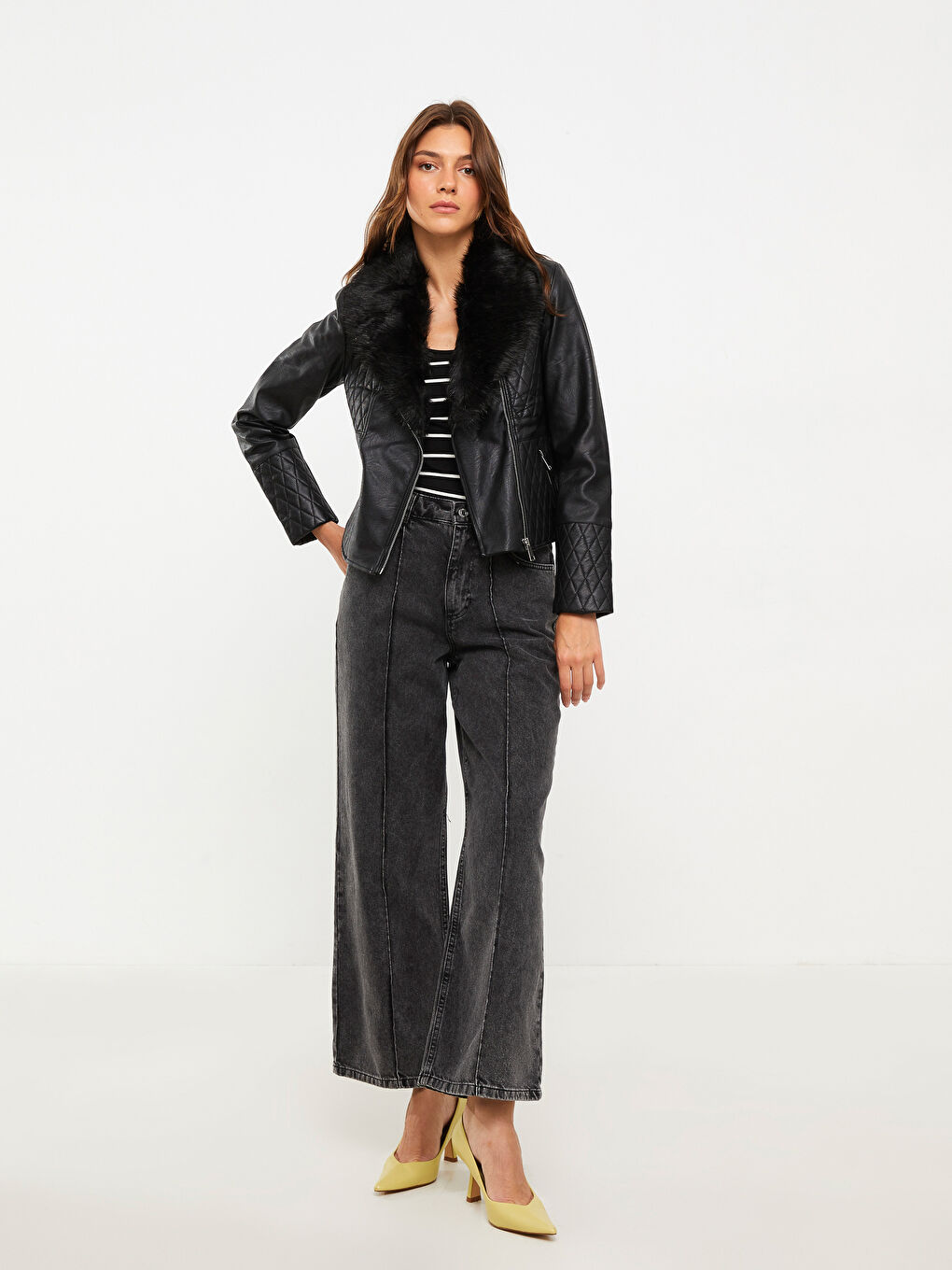 Siyah Ceket Yaka Kadın Deri Görünümlü Mont