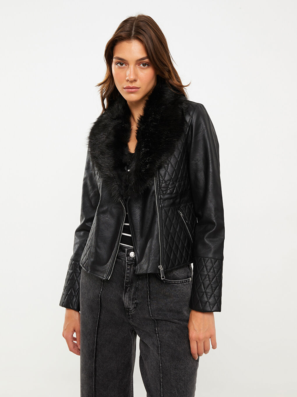 Siyah Ceket Yaka Kadın Deri Görünümlü Mont-1