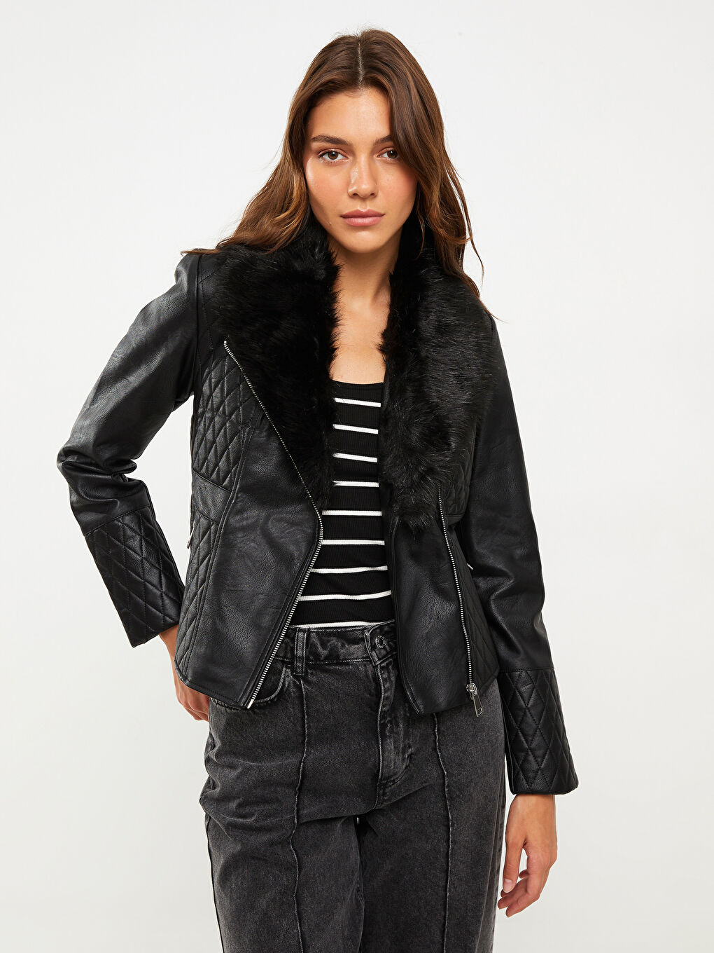 Siyah Ceket Yaka Kadın Deri Görünümlü Mont-2