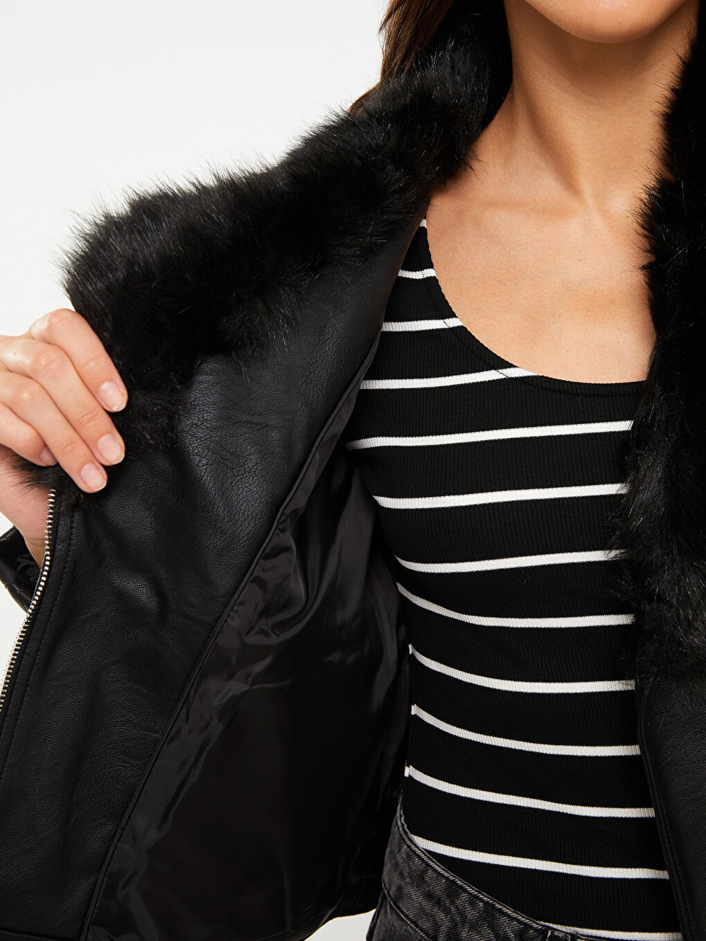 Siyah Ceket Yaka Kadın Deri Görünümlü Mont-3