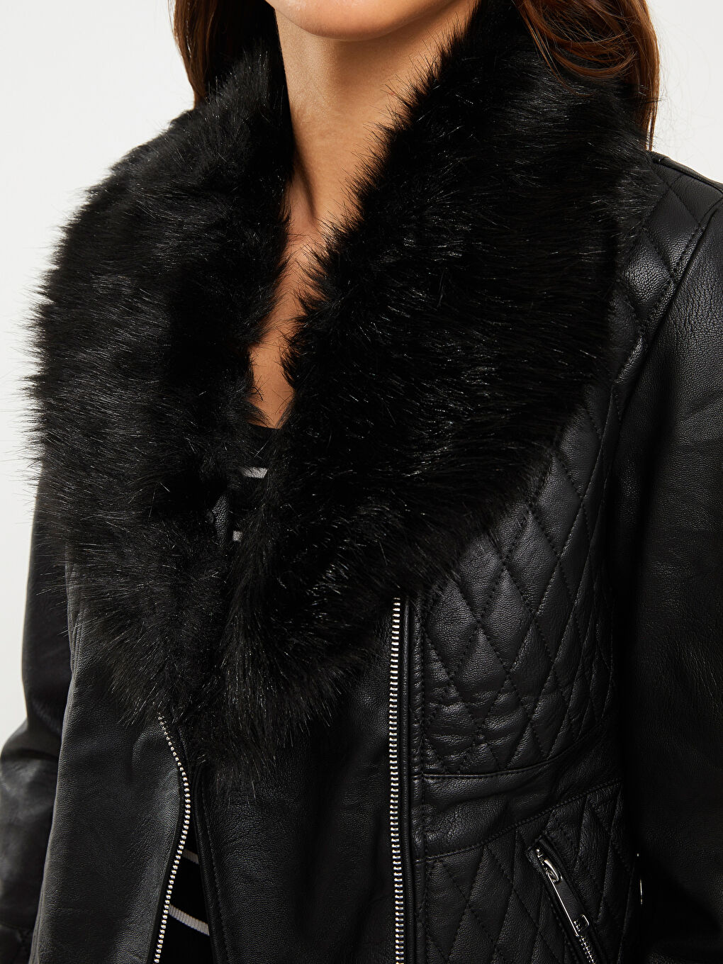 Siyah Ceket Yaka Kadın Deri Görünümlü Mont-4