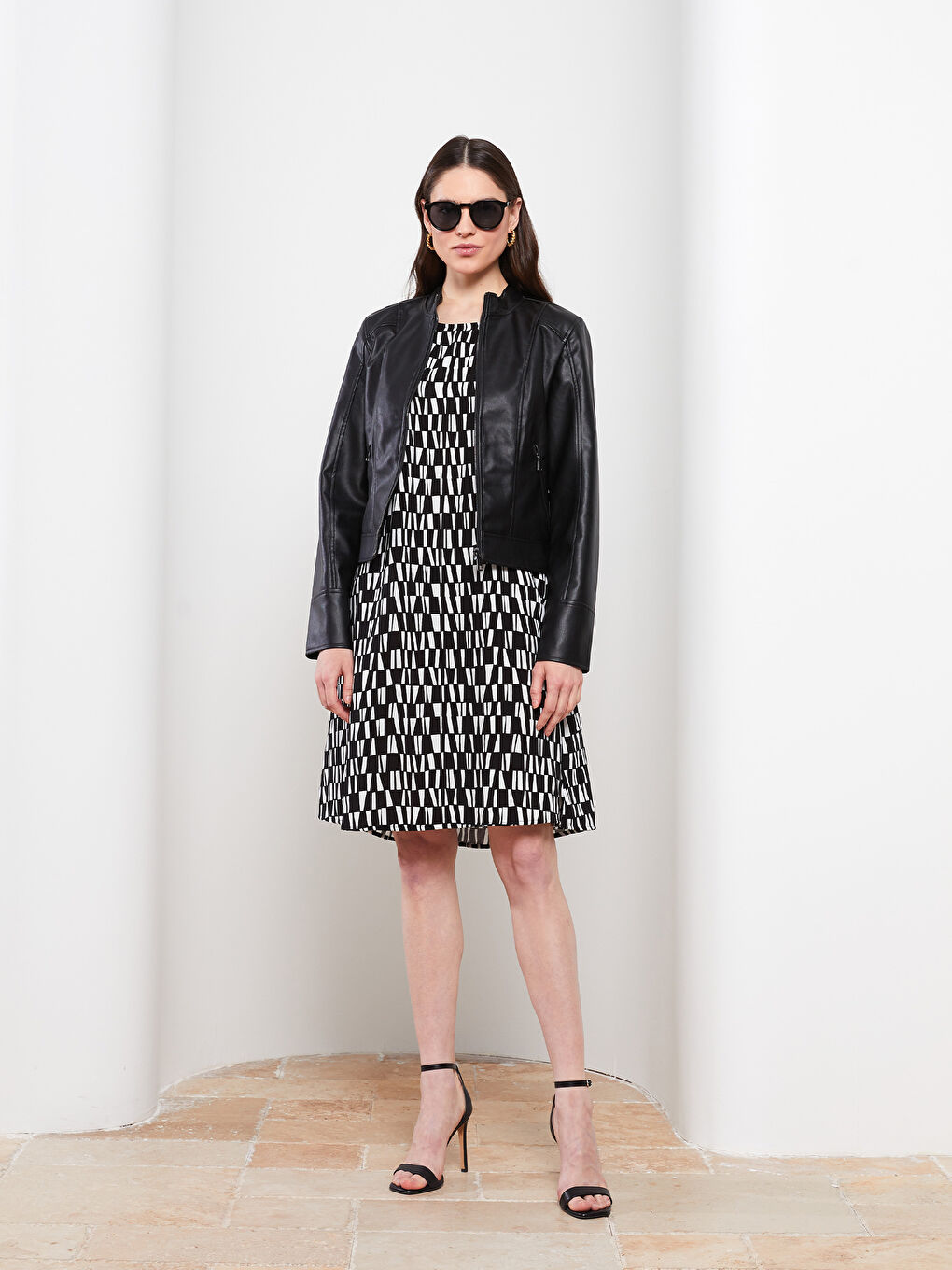 Veste en simili cuir à col rond, manches longues, coupe régulière pour femmes