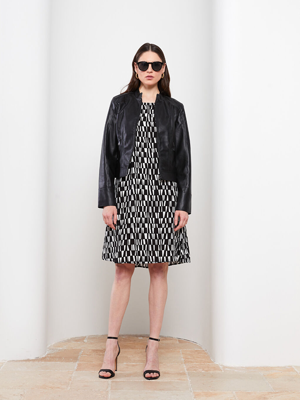 Veste en simili cuir à col rond, manches longues, coupe régulière pour femmes-1