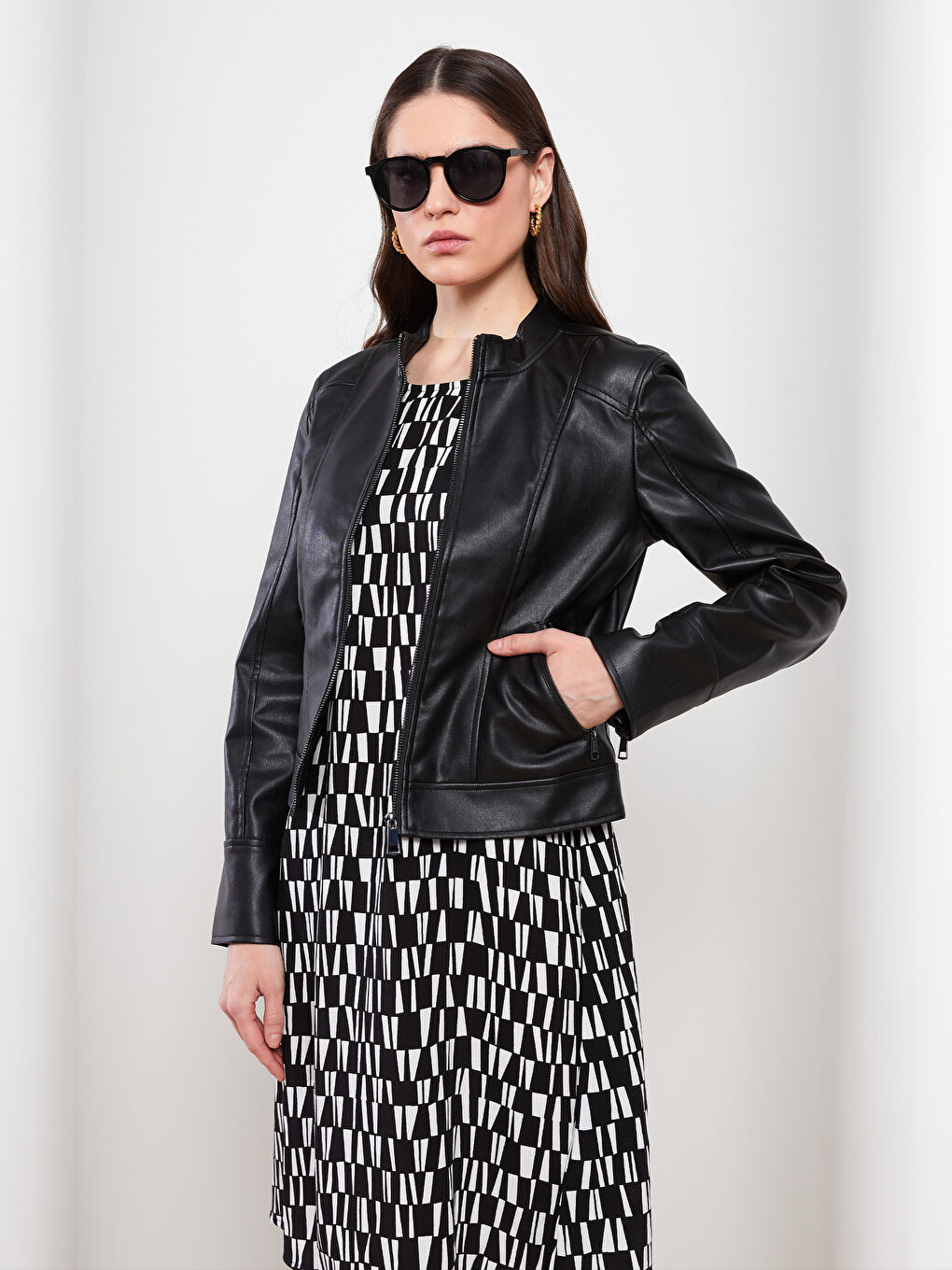 Veste en simili cuir à col rond, manches longues, coupe régulière pour femmes-2