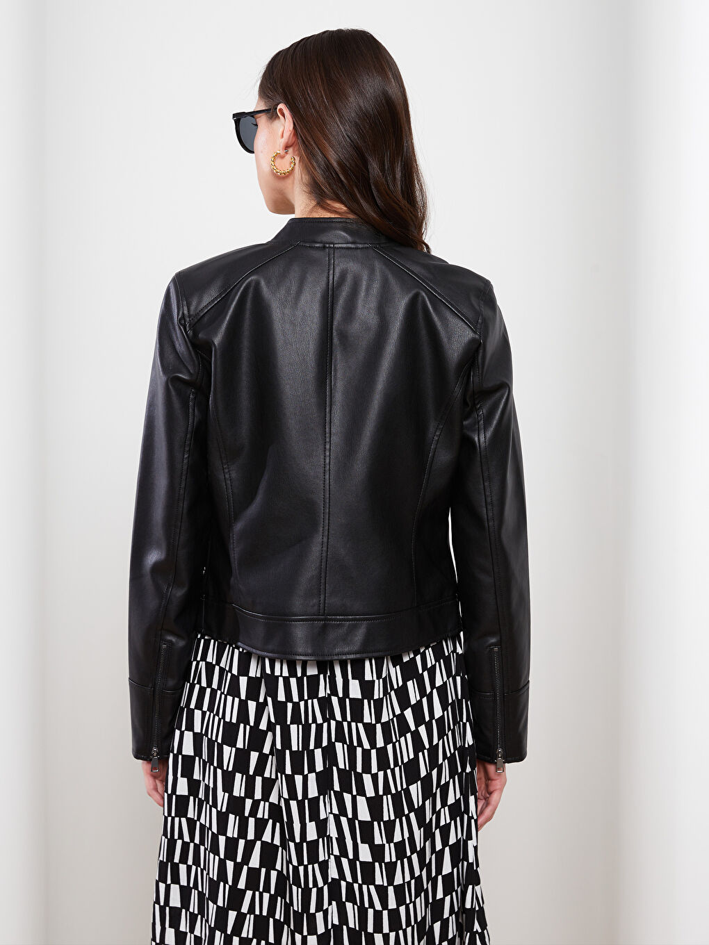 Veste en simili cuir à col rond, manches longues, coupe régulière pour femmes-5