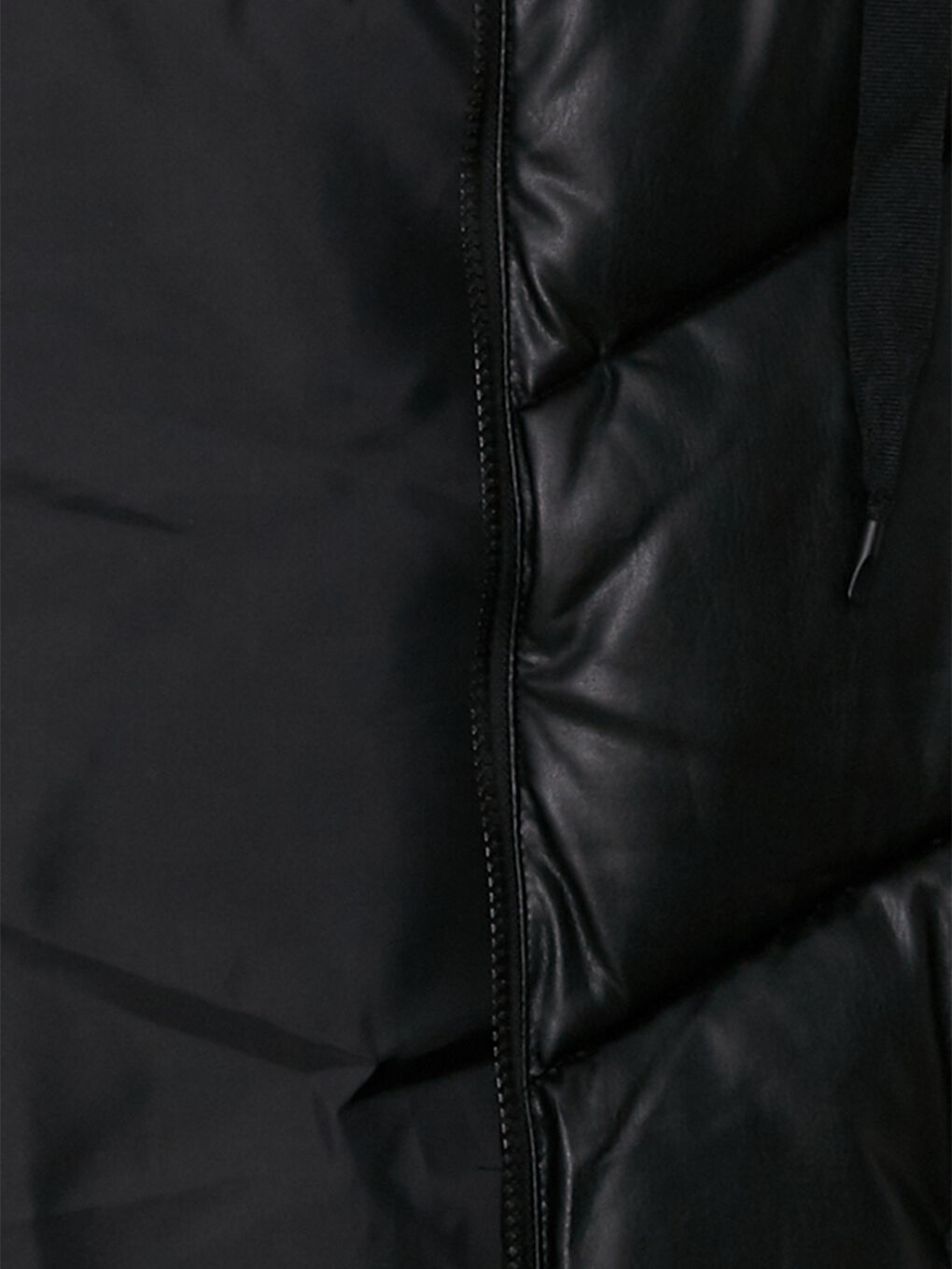 Siyah Kapüşonlu Düz Deri Görünümlü Kadın Şişme Yelek-8
