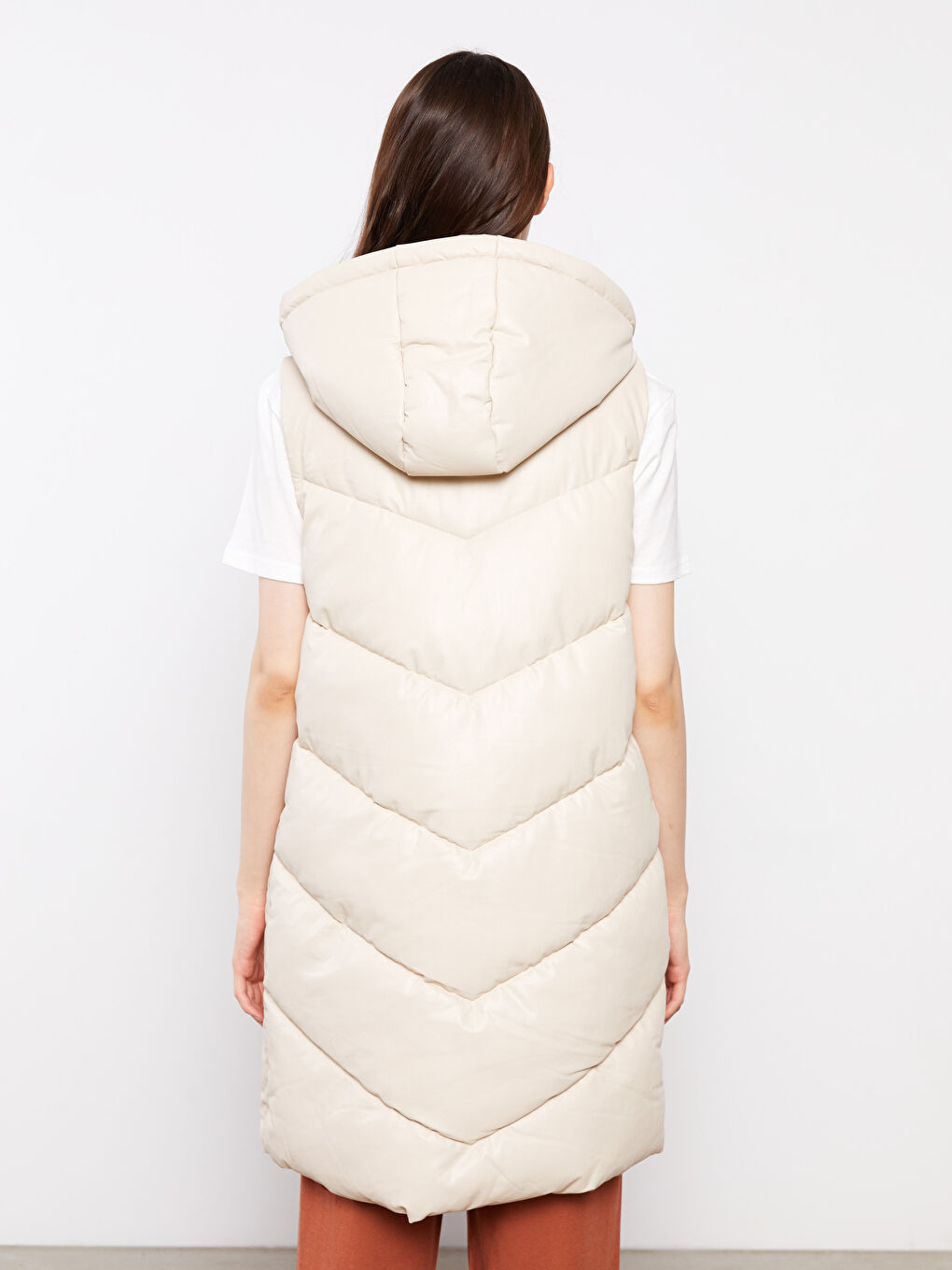 Bej Kapüşonlu Düz Deri Görünümlü Kadın Şişme Yelek-5