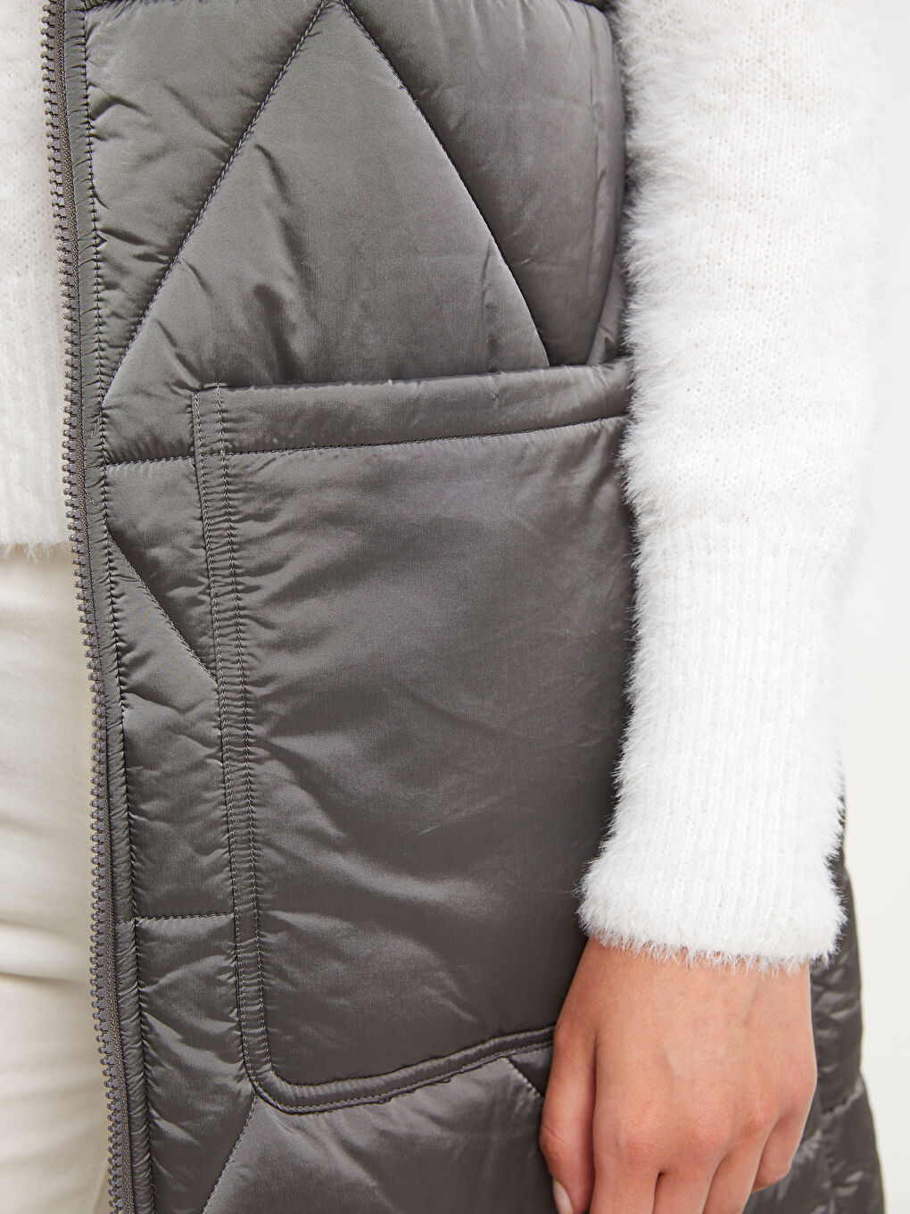 LCW Modest Hooded Collar Quilted Patterned Women's Inflatable Vest -W20104Z8-S40