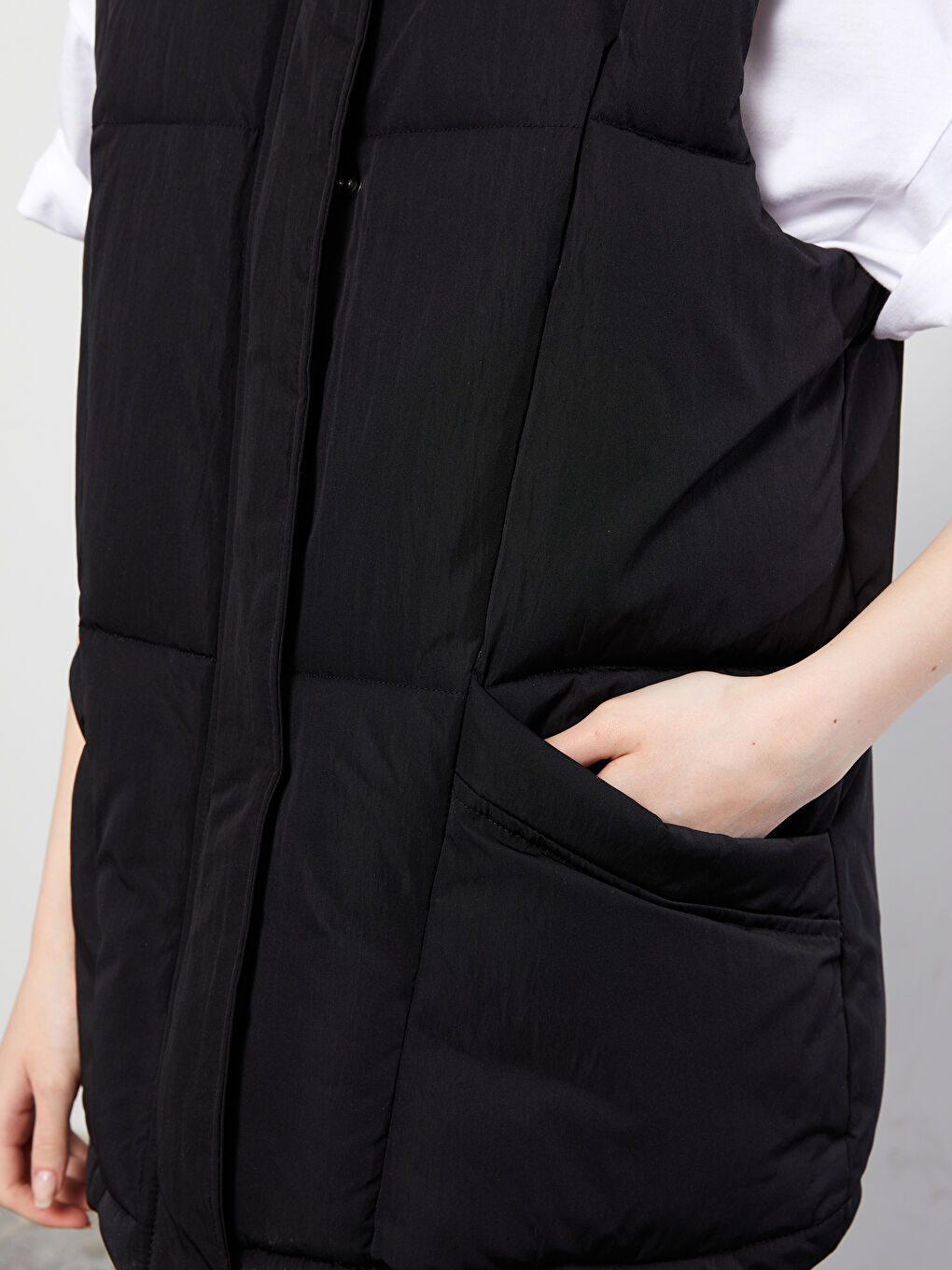 Women's Funnel Neck Plain Puffer Gilet-3