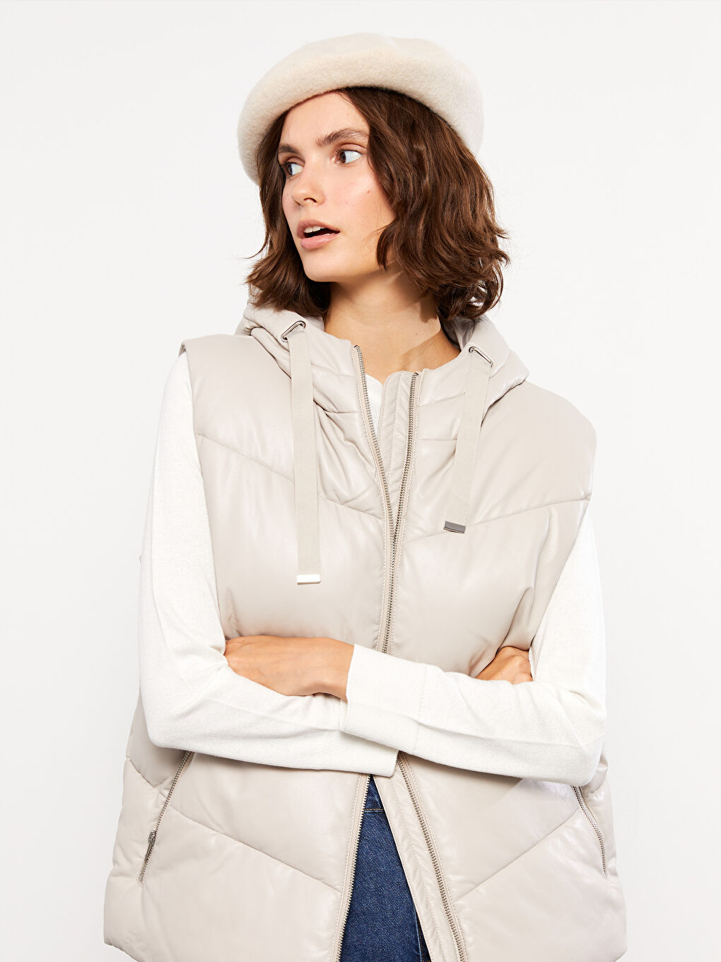 Ekru Kadın Kapüşonlu Düz Şişme Yelek-1