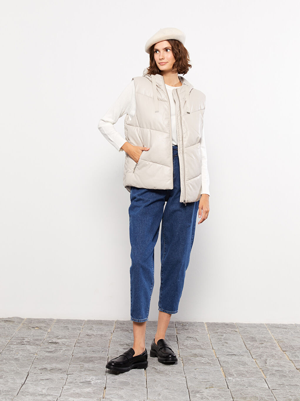 Ekru Kadın Kapüşonlu Düz Şişme Yelek-2