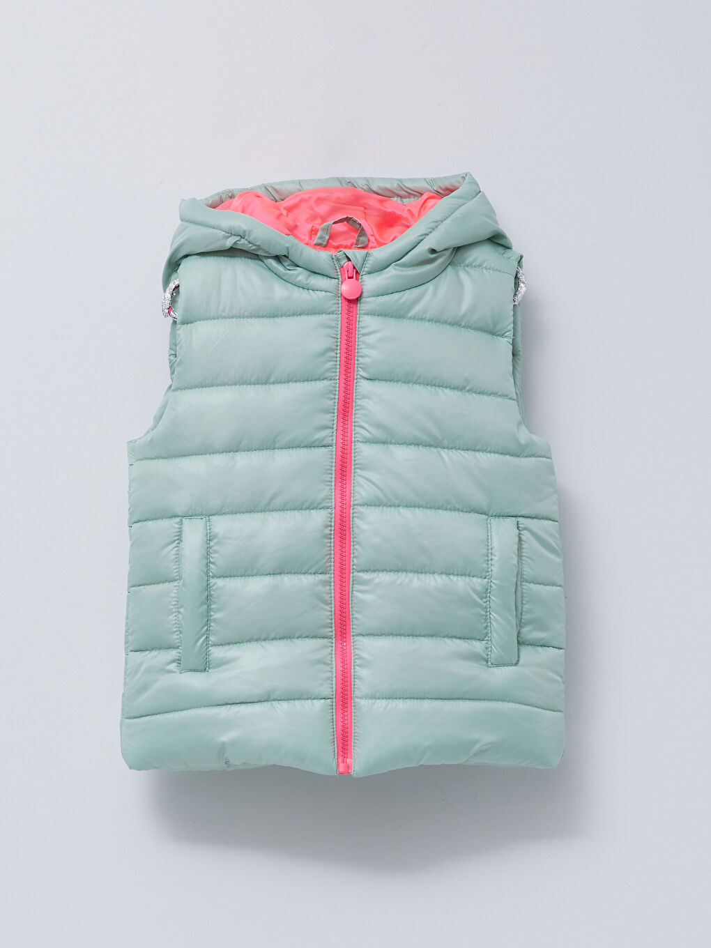 Дутый жилет с капюшоном для девочек