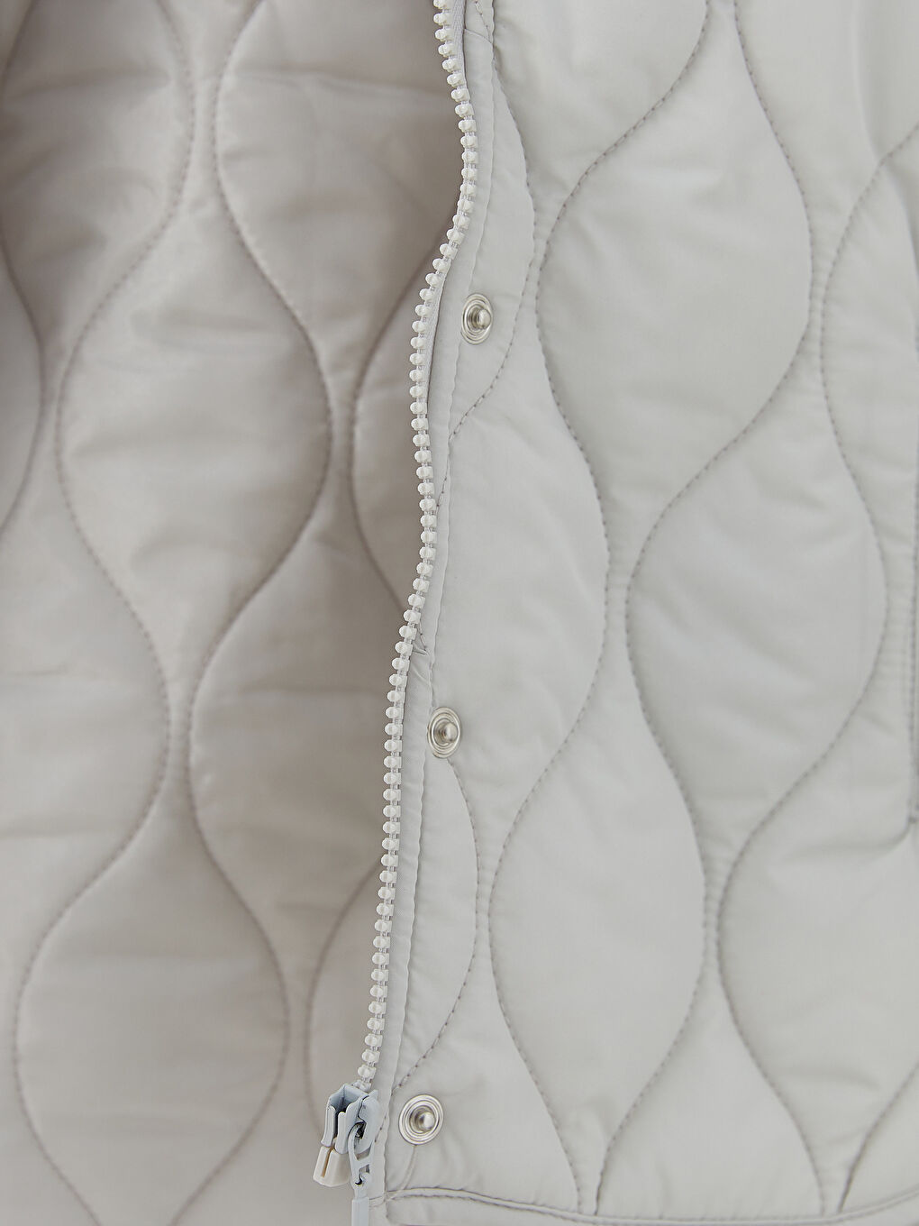 Gri Kapüşonlu Kapitone Desenli Kız Çocuk Mont-3