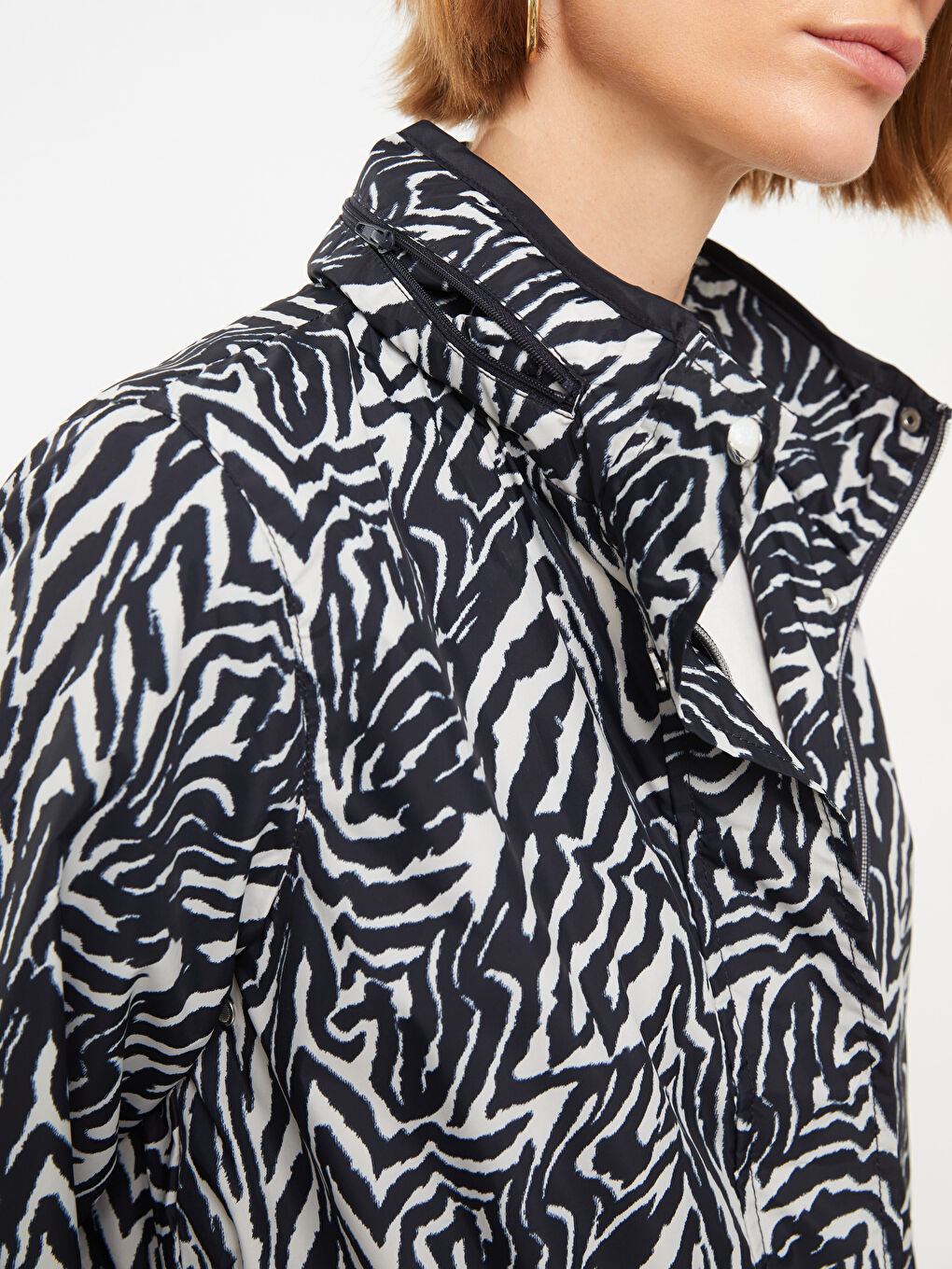 معطف واق من المطر بياقة قمع كم طويل سادة/مطبوع للسيدات-4