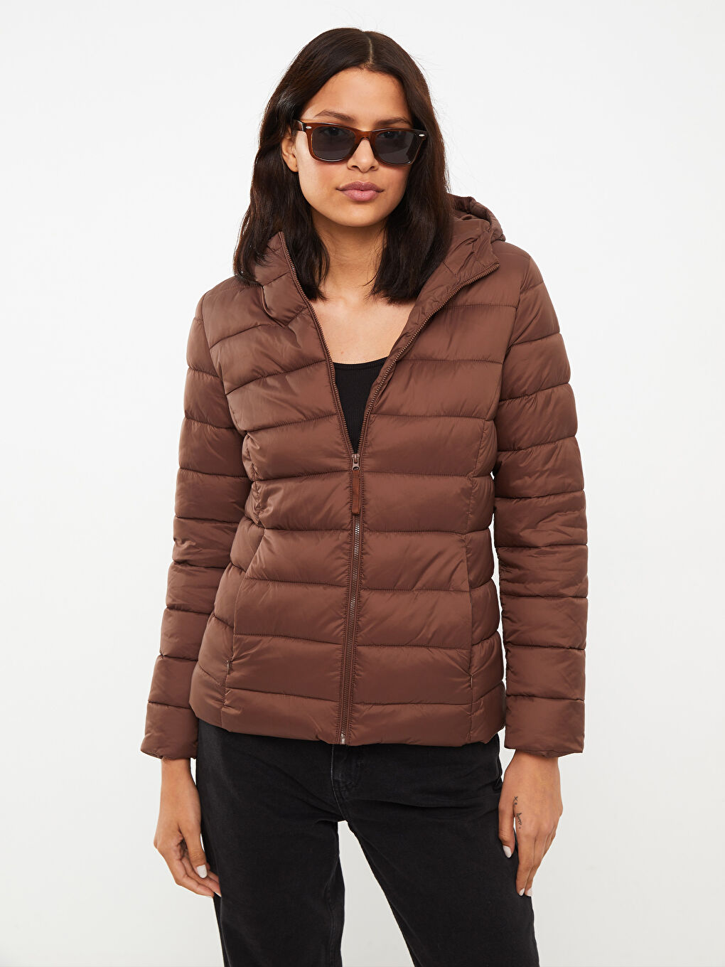 Kahverengi Kadın Kapüşonlu Düz Şişme Mont