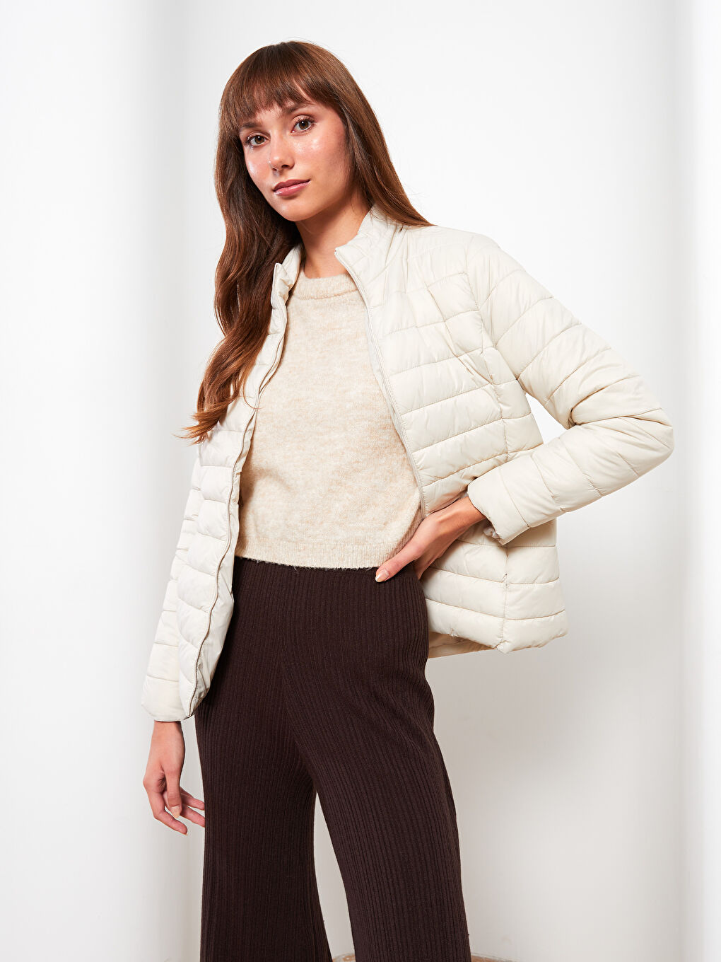 Bej Dik Yaka Düz Uzun Kollu Kadın Şişme Mont