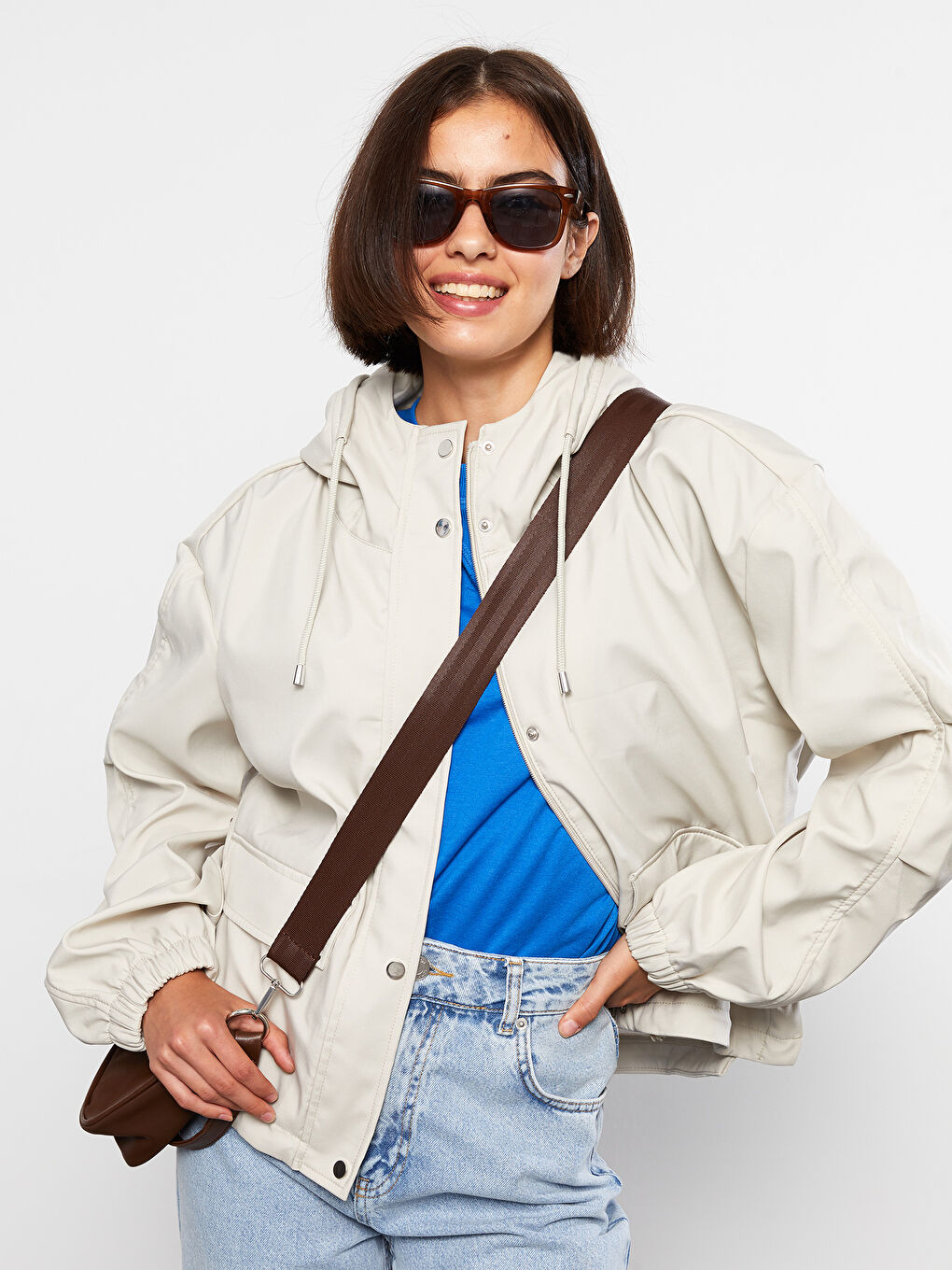 Женский однотонный дождевик с капюшоном-1