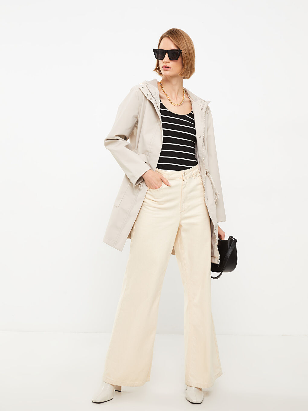 Bej Kadın Kapüşonlu Düz Yağmurluk