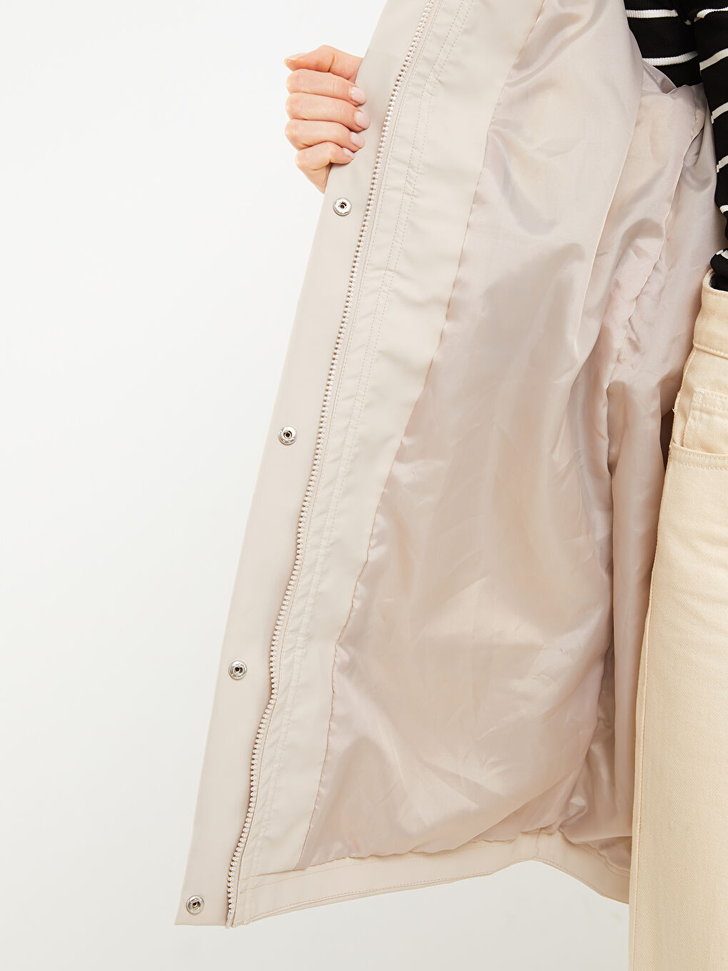 Bej Kadın Kapüşonlu Düz Yağmurluk-5