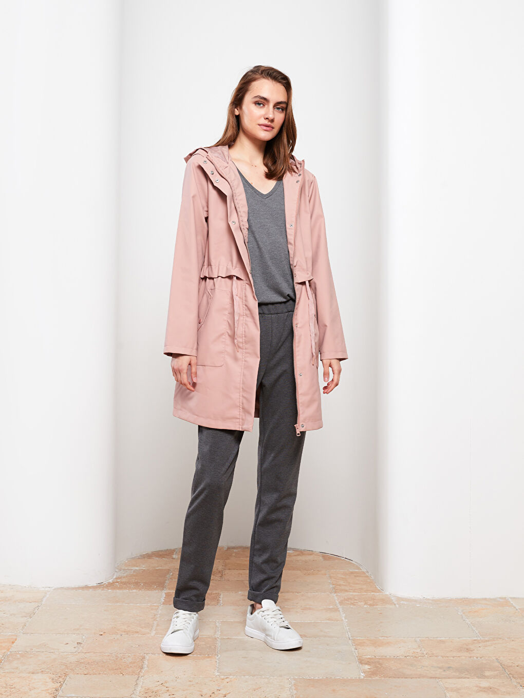 Pembe Kadın Kapüşonlu Düz Yağmurluk