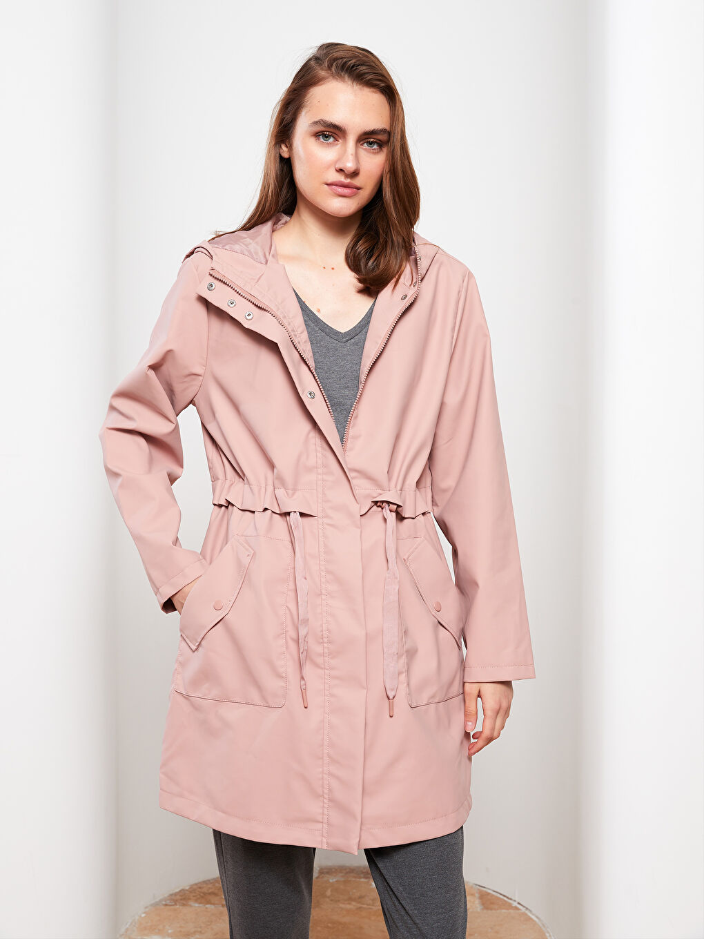 Pembe Kadın Kapüşonlu Düz Yağmurluk-1