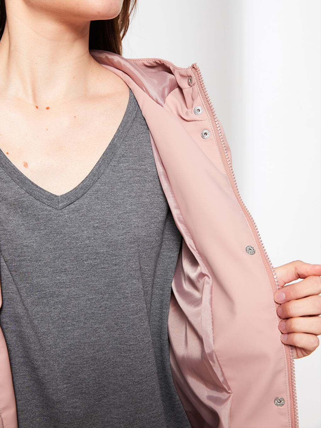 Pembe Kadın Kapüşonlu Düz Yağmurluk-3