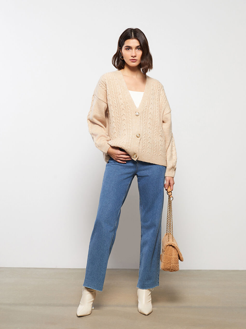 Ekru V Yaka Kendinden Desenli Uzun Kollu Kadın Triko Hırka