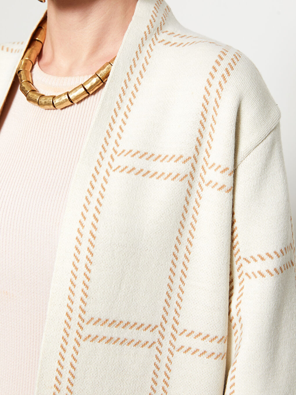 Ekru Şal Yaka Desenli Uzun Kollu Kadın Triko Hırka-3