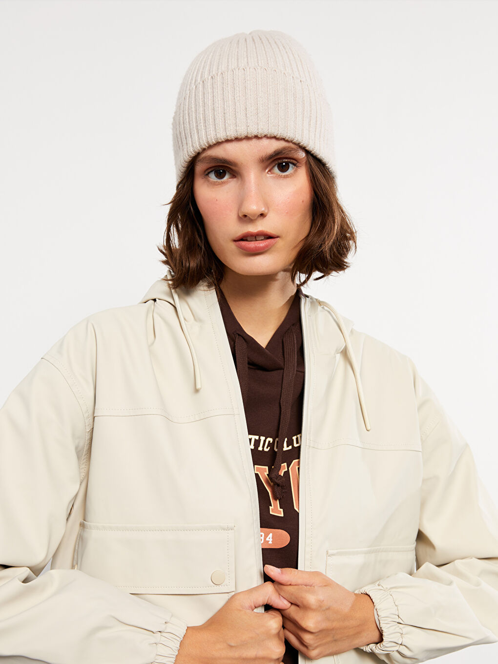 Bej Kadın Kapüşonlu Düz Yağmurluk-2